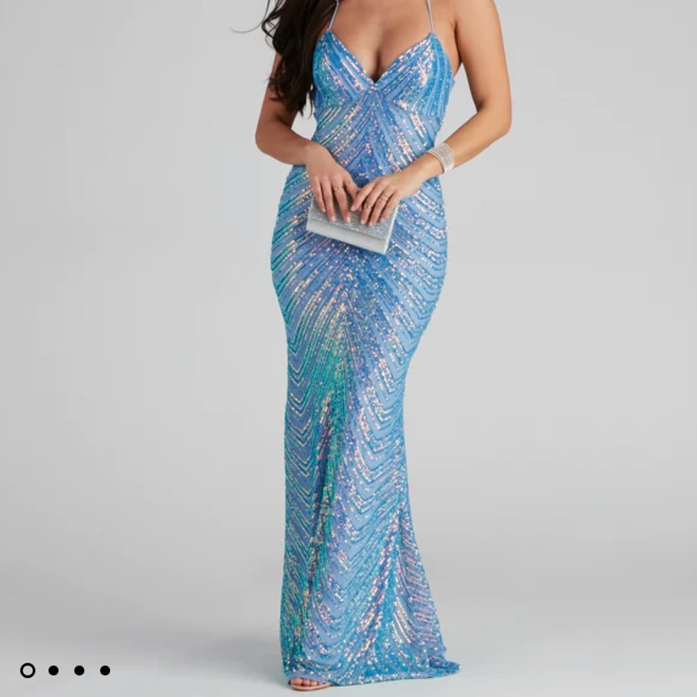 Long blue sparkly prom dress from Windsor. size Medium